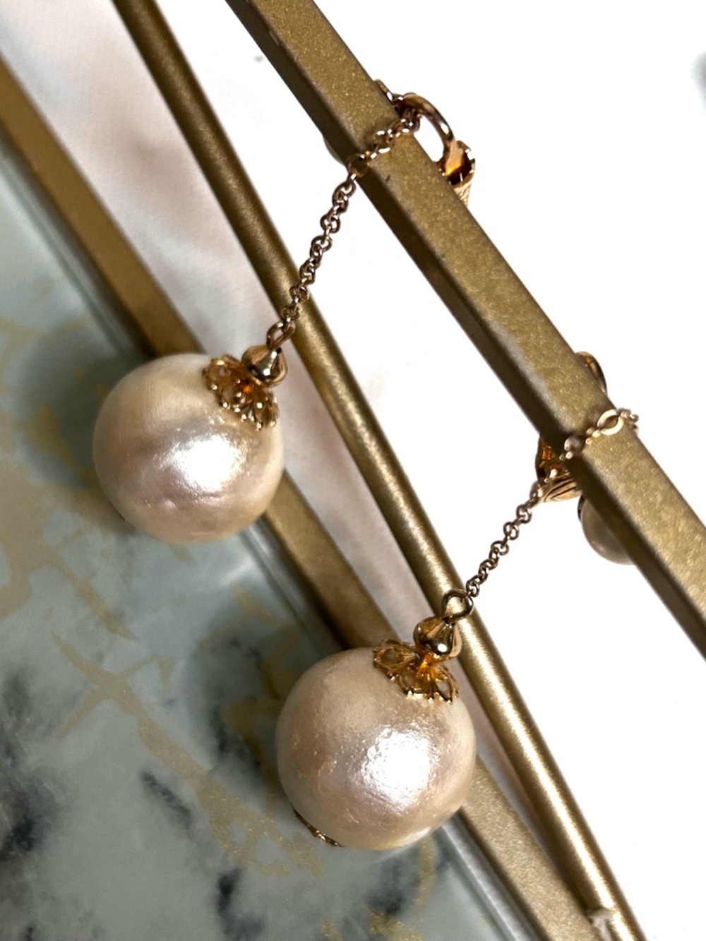 Vintage SARAH COVENTRY Gold Tone Faux Pearl Dangle Drop Chain Clip on Earrings
